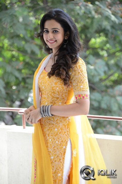 Rakul-Preet-Singh-at-Pandaga-Chesko-Movie-Opening